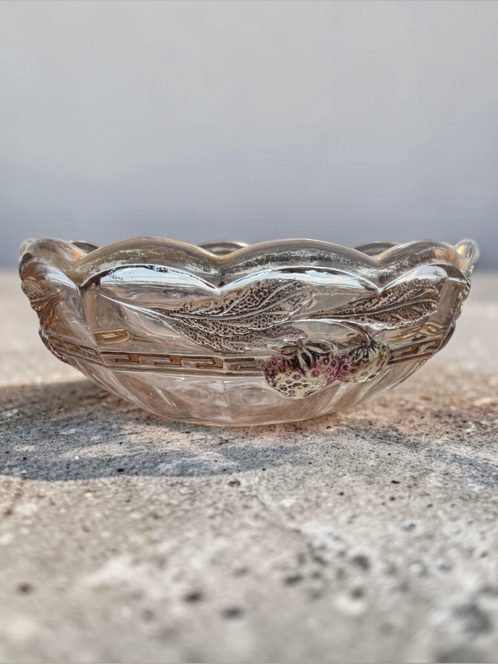 INDIANA GLASS CO. NO. 127 “PANELED STRAWBERRY” BERRY BOWL